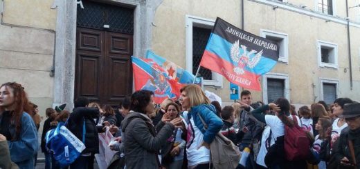 Митинг солидарности с жителями Луганской и Донецкой Народных Республик в столице Италии, Риме организовали профсоюзы этой страны, давно выражающие поддержку сражающемуся Донбассу с бандеровским Киевом.